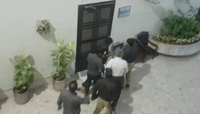 NAB Karachi raids KDA office, arrests two staffers