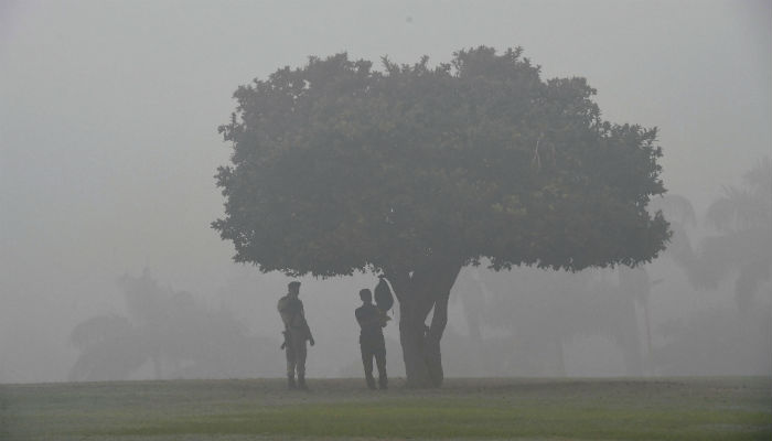 Schools shut amid health emergency as smog blankets India's capital