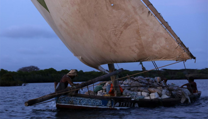 Kenya craftsmen to build boat out of plastic waste