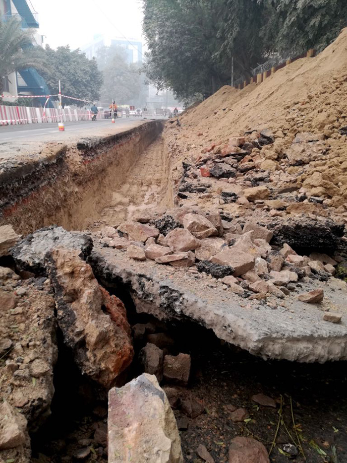 Construction in Lahore continues despite deadly smog