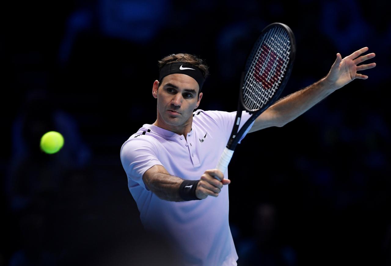 Federer leaves Sock standing in London opener