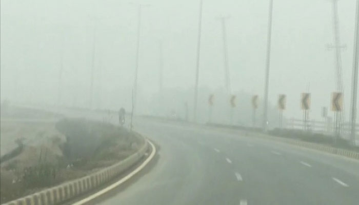 Despite rain, smog persists in different parts of Punjab