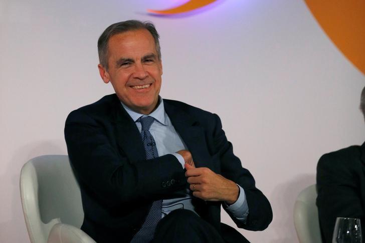 'No cash?' Bank of England Governor unable to find wallet