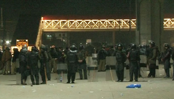 Islamabad protestors remain put as deadline to vacate Faizabad Interchange passes