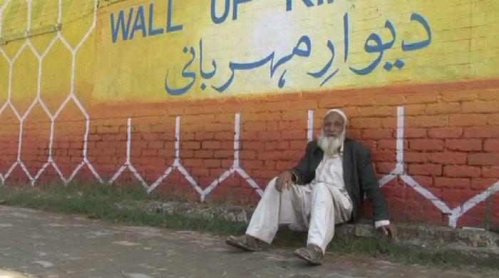 Fewer acts of kindness at Peshawar's Wall of Kindness Fewer acts of kindness at Peshawar's Wall of Kindness