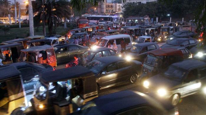 Commuters in Karachi troubled as Islamabad protest spills over Commuters in Karachi troubled as Islamabad protest spills over