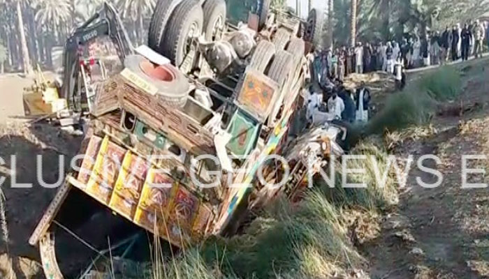 Khairpur road accident leaves 20 dead, seven injured 