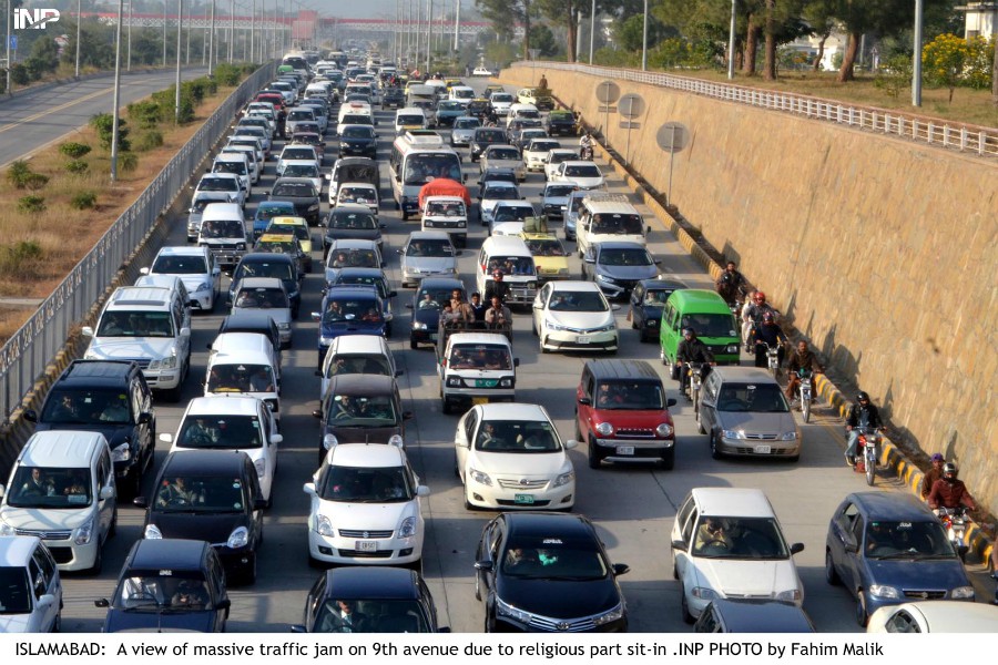 Tensions rise at Islamabad protest, four security personnel injured