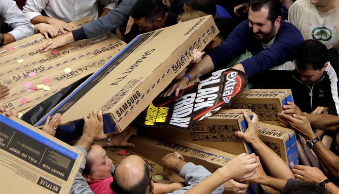 US shoppers browse stores, buy online as Black Friday deals beckon US shoppers browse stores, buy online as Black Friday deals beckon