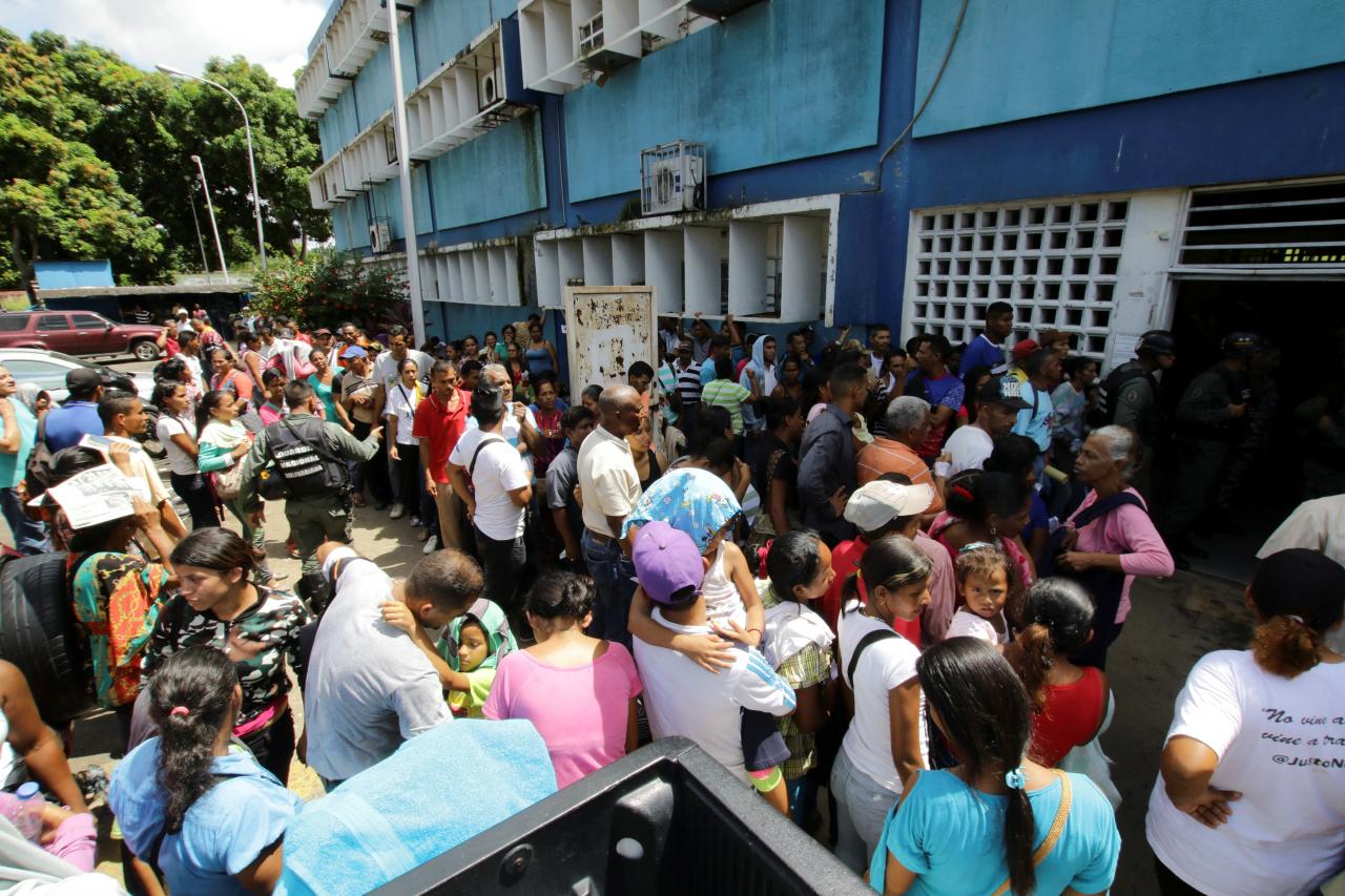 Venezuelans suffer as malaria outbreak spreads in drug-short nation Venezuelans suffer as malaria outbreak spreads in drug-short nation