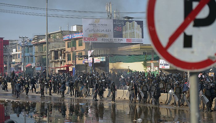 PM, COAS agree to not use force to disperse Islamabad protesters