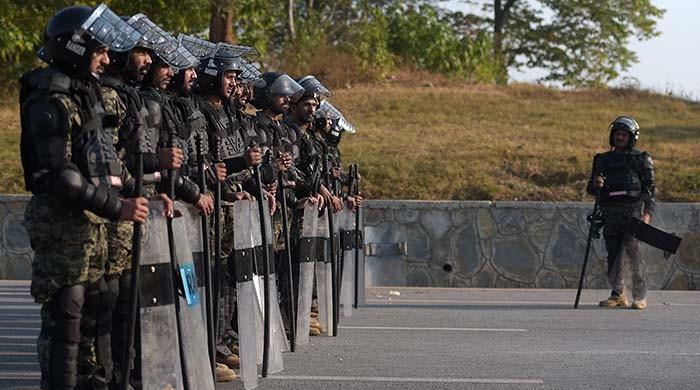 Rangers take forward positions on Faizabad interchange as protests continue 