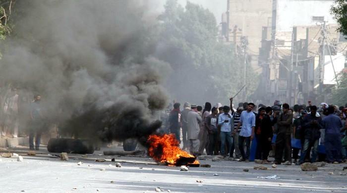 Roadblocks, sit-ins in various areas of Karachi