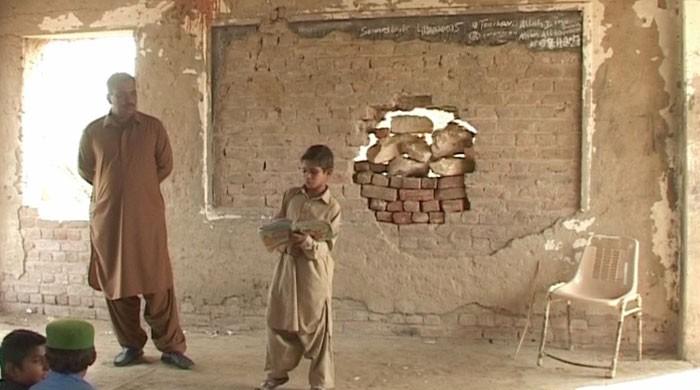 Unfit for purpose: Govt school in Jacobabad crumbling to ground