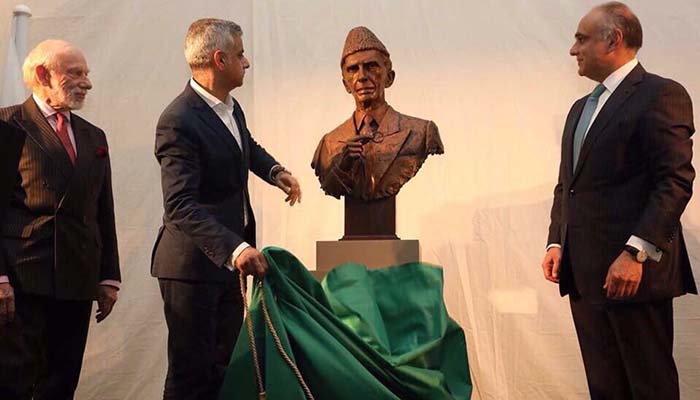 London Mayor unveils Quaid's bust at British Museum