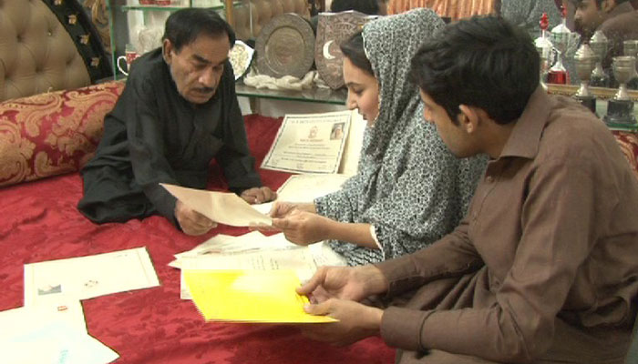 Pashto drama actors work at hotels, shops to make ends meet