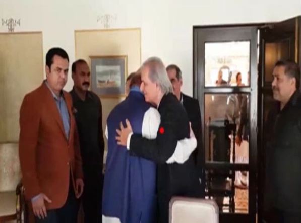 Nawaz Sharif meets Javed Hashmi prior to party's CEC meeting
