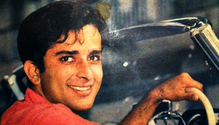 Legendary Bollywood actor Shashi Kapoor passes away at 79