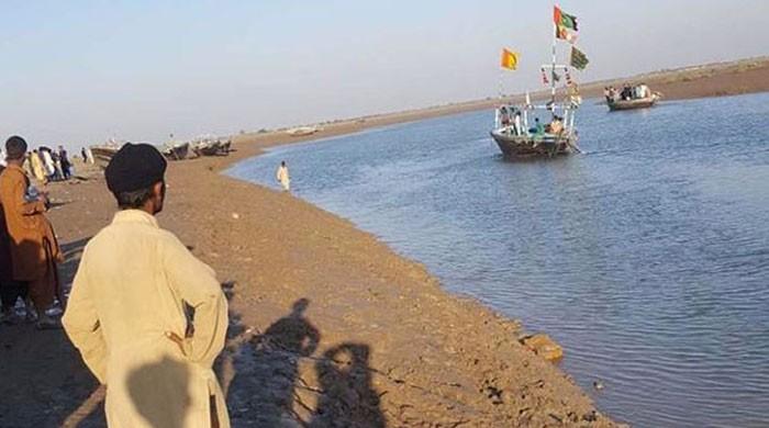 Rescue operation resumes in Thatta after boat capsize kills at least 18 Rescue operation resumes in Thatta after boat capsize kills at least 18