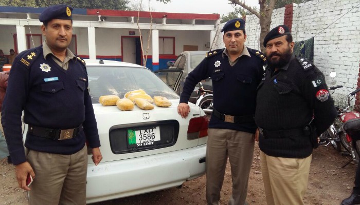 Peshawar police seize 2.5kg of hashish, heroin from car