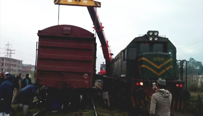 Freight train bogies derail at Shadra station, delay Shalimar Express