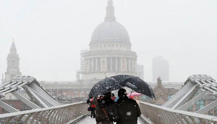 Heavy snow causes travel mayhem in northern Europe