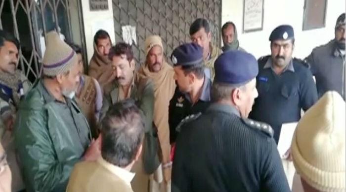 Robbers escape with Rs90m from Multan bank