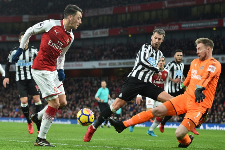 Ozil gem gets Arsenal back on track