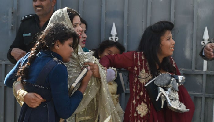 Pakistani Christians are evacuated by security personnel from a Methodist church after a suicide bomber attack during a Sunday service in Quetta on December 17, 2017.  Photo: REUTERS