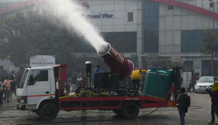 Delhi rolls out 'anti-smog' mist cannon in trial run