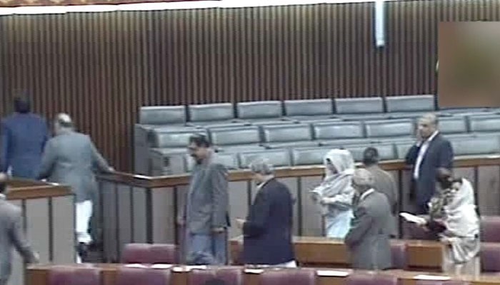 PM Abbasi, Nawaz agree to address Fazl's reservations on FATA bill