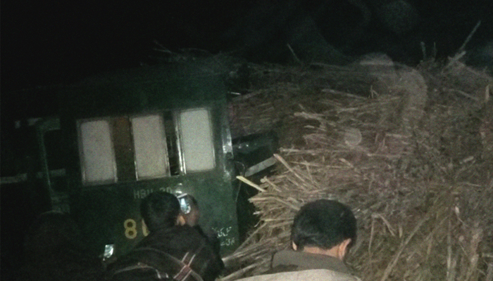 Bhakkar railway collision leaves four injured, trains delayed