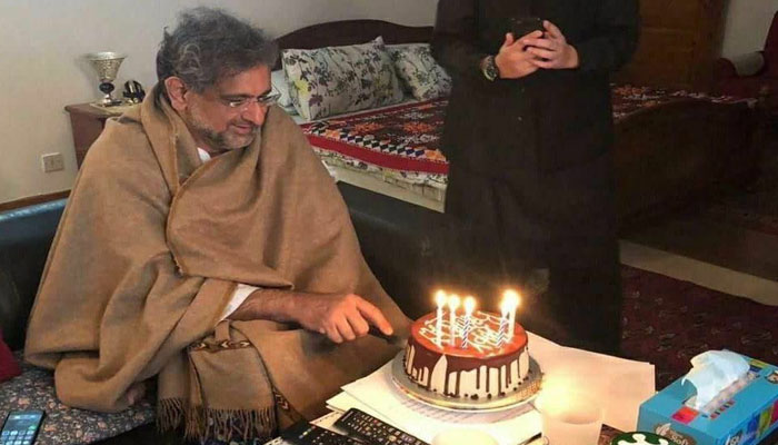 Grandeur & simplicity: PM Abbasi cuts cake on his birthday