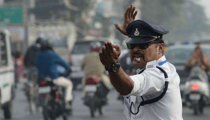 India's 'moonwalking' traffic cop turns heads