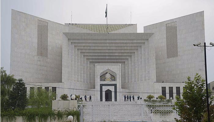 SC accepts petitions challenging Elections Act 2017; issues notices to Nawaz, others