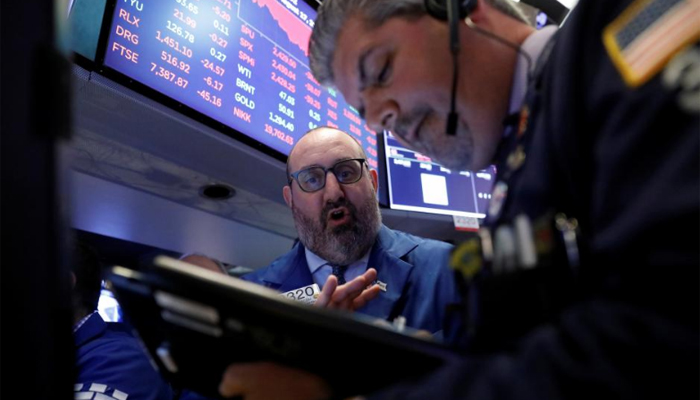 S&P 500 extends new year's gains; dollar up as euro falters