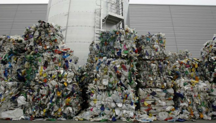 UK plans to eliminate avoidable plastic waste by 2042