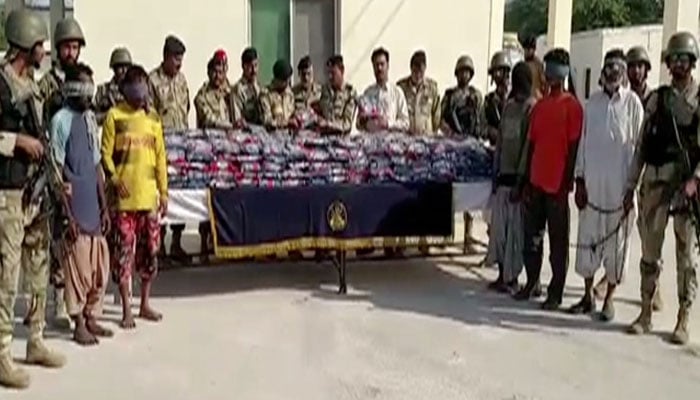 Pakistan Coast Guards foil bid to smuggle 400kg narcotics in Pasni
