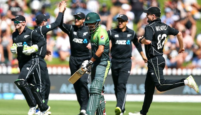 Yamin resistance in vain as New Zealand sweep Pakistan 5-0