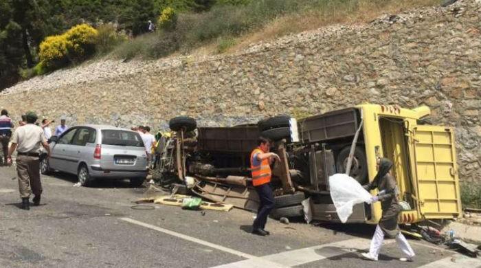 Eleven killed in Turkey ski holiday bus crash