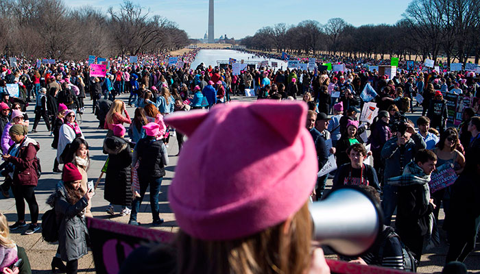 Tens of thousands take to US streets for Women´s March