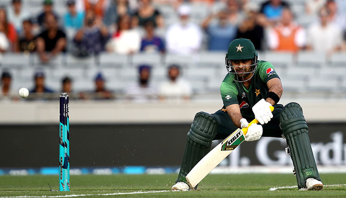 Pakistan outclass New Zealand in second T20 to level series 