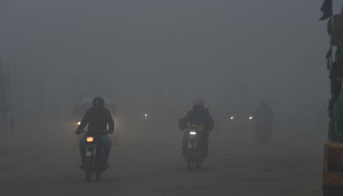 Dense fog disrupts life in parts of Punjab