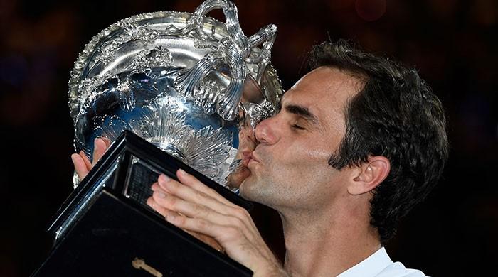 Blog: Federer makes history again