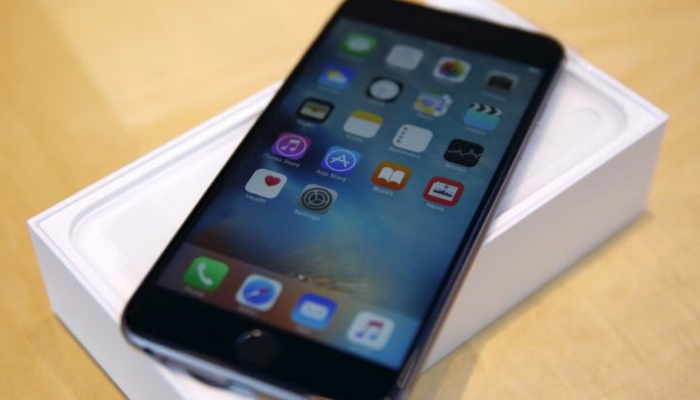 US agencies probe Apple over slowing iPhones: Bloomberg