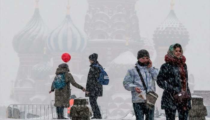 One dead as record snowfall hits Moscow