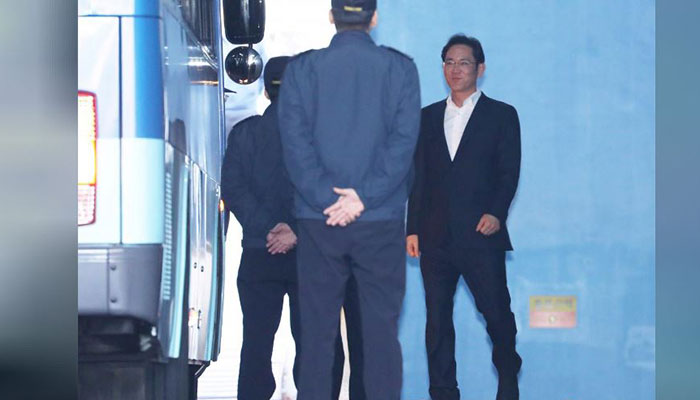Samsung scion Lee walks free after jail term suspended, faces leadership challenges