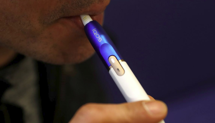 UK experts urge smokers to switch to e-cigs for big health gains