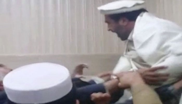 CM KP takes notice of Mardan Nazim Himayatullah’s brawl with doctors 