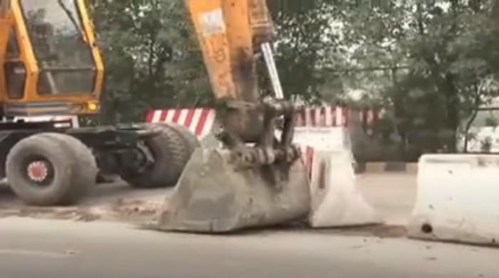 Citizens welcome removal of security barriers from Lahore roads 